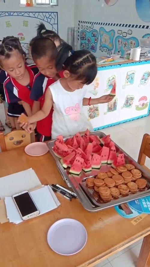 排队吃瓜视频,揭秘网络热点的幕后故事