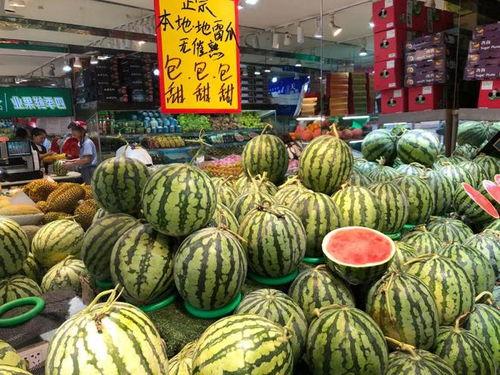 鲁山衣服店吃瓜,吃瓜群众变身时尚达人